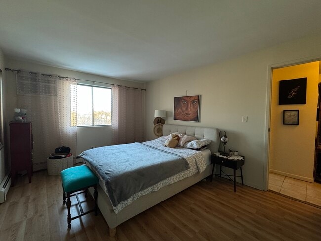 Building Photo - 13 Parkside Ct