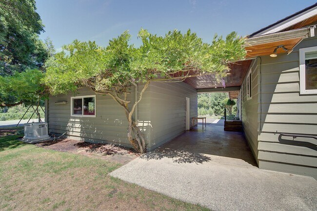 Building Photo - 3bd/2ba Issaquah House