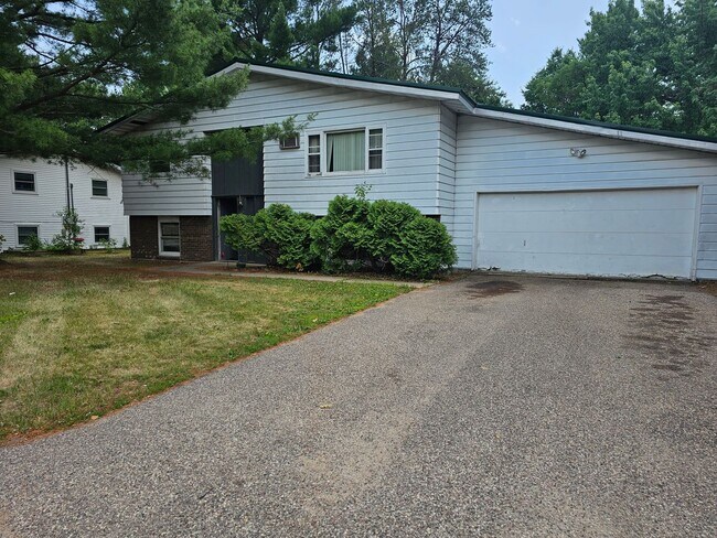 Primary Photo - 460-462 Pepper Ave