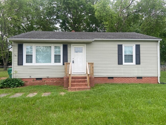 Primary Photo - 2 Bedroom, 1 Bathroom House in High Point!
