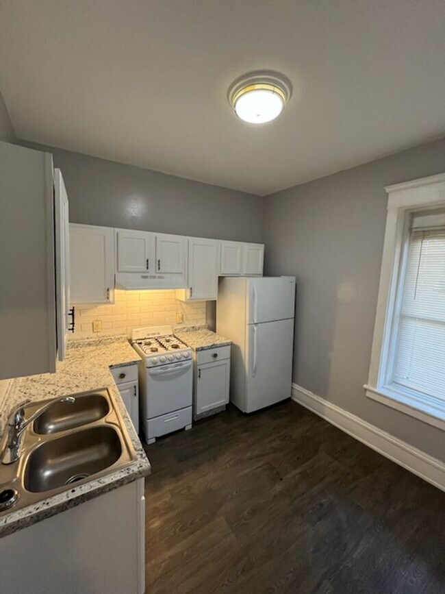 Building Photo - One Bedroom Westside Saint Paul Apartment