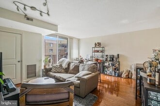 Building Photo - 880 N Pollard St