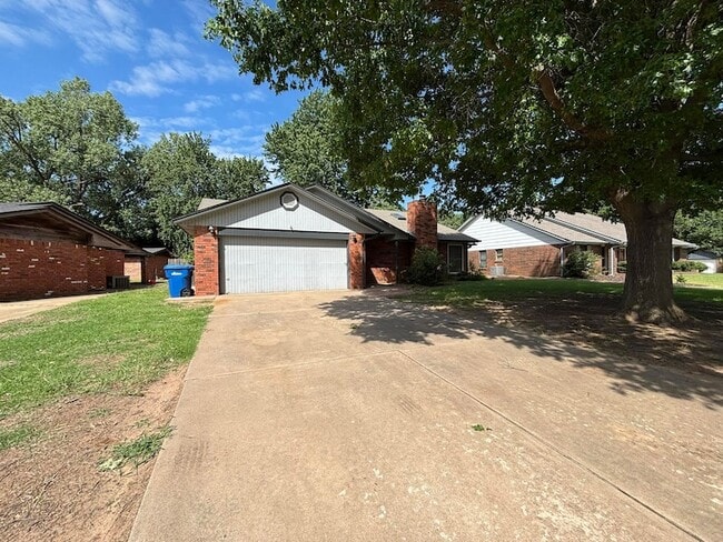 Building Photo - 1302 Briar Creek Rd