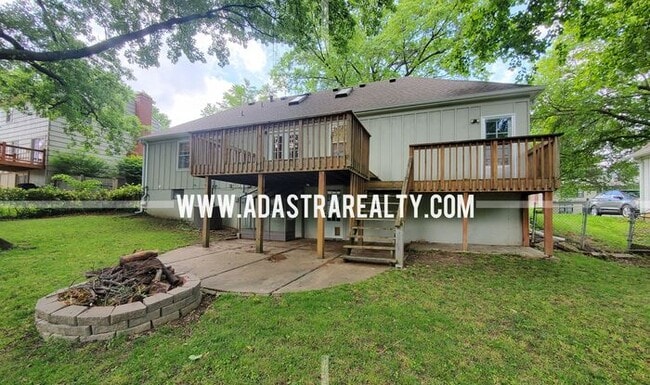 Building Photo - Beautiful Home in the Heart of Overland Park-Available NOW!!