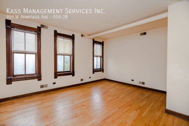 Building Photo - 959 W Armitage Ave
