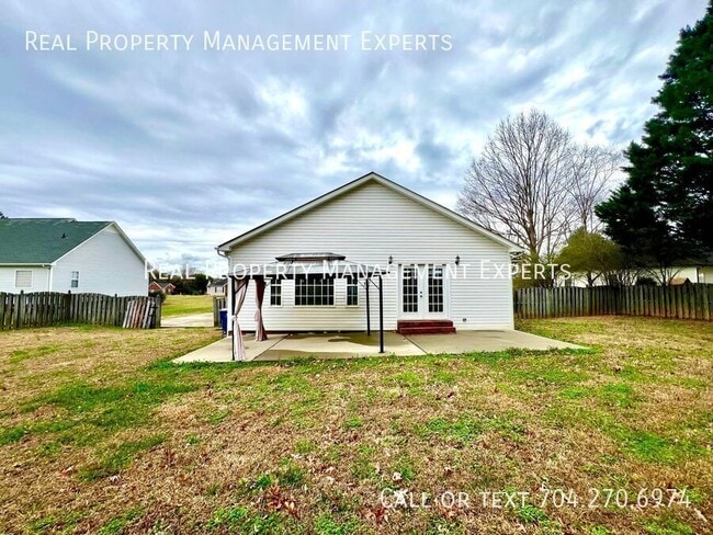 Building Photo - 133 Polaris Dr