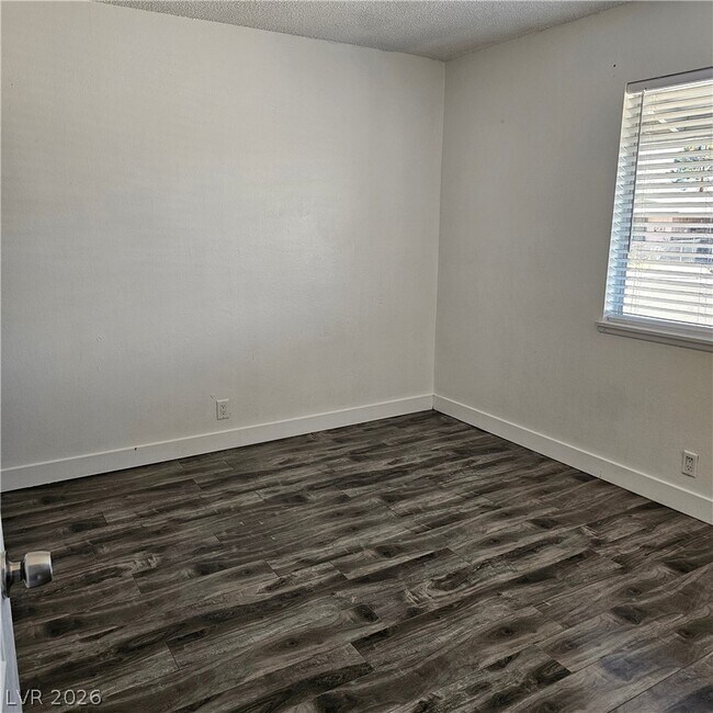 Building Photo - 213 Orchid Dr