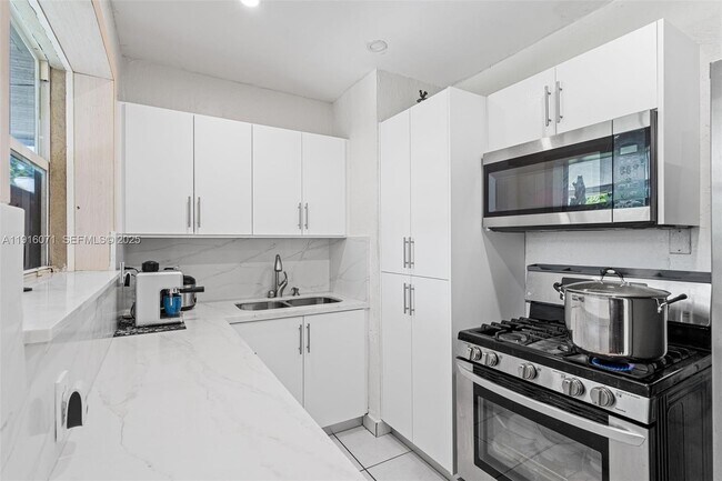 Building Photo - 911 E 32nd St