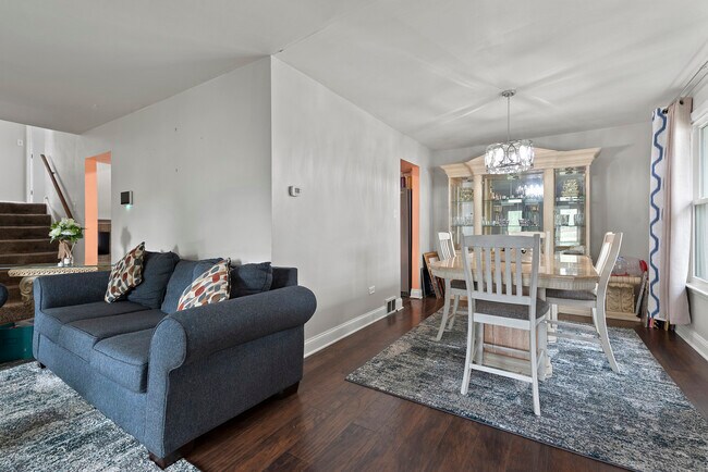 Building Photo - 1144 E 160th Pl