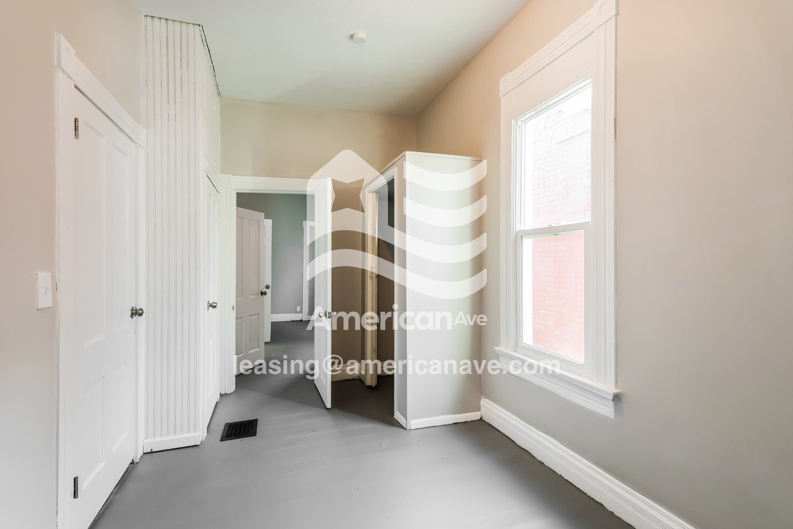 Building Photo - 603 E Oak St