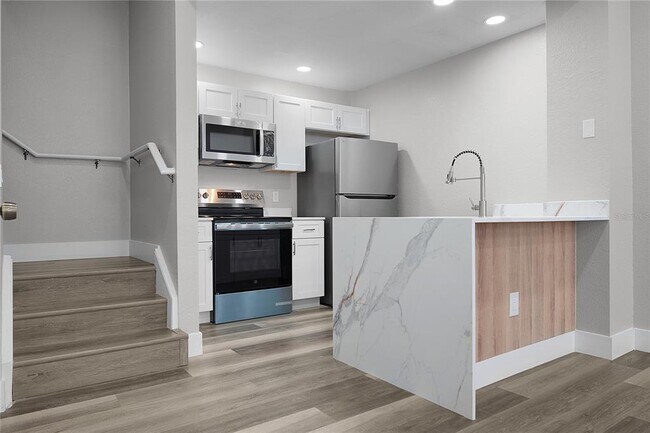 Building Photo - 4007 Venetian Bay Dr