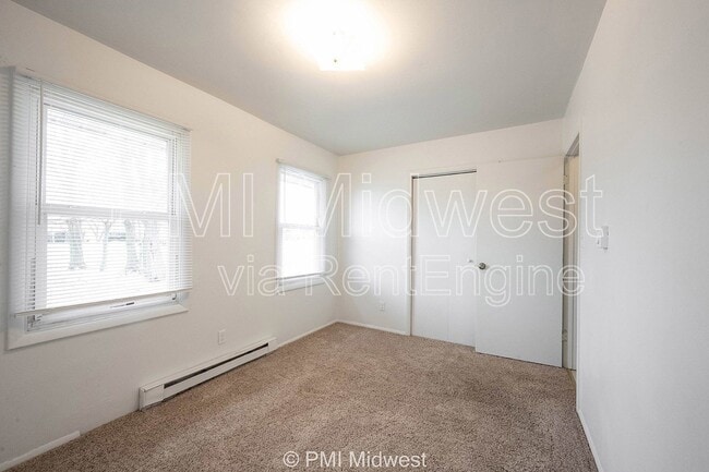 Building Photo - 4881 300W