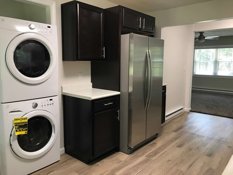 Washer & dryer in unit. - 874 A Pleasant Ridge Rd