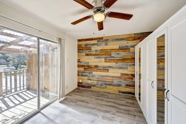 Building Photo - 13012 Trail Hollow Dr