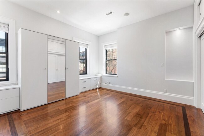 Building Photo - 32 Rutland St