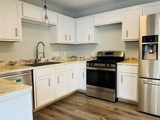 Building Photo - 6404 Mountain Pines Ln