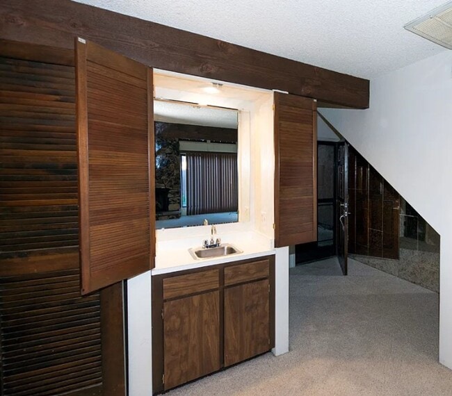 Building Photo - Condo in The Bluffs - Community Pool and Spa