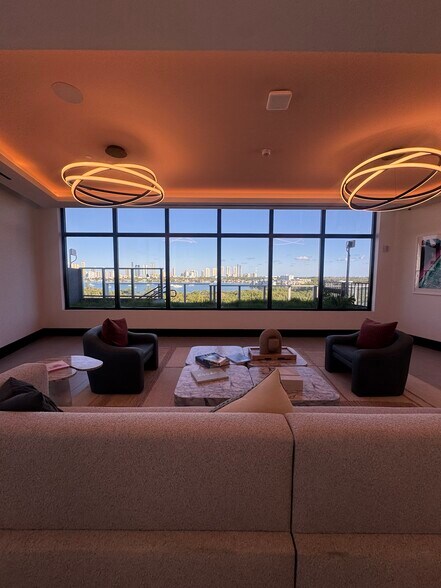 Building Photo - 16051 W Dixie Hwy