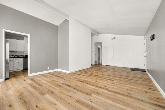 Building Photo - 2863 Roseann Ave