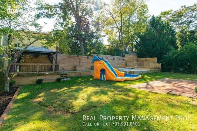 Building Photo - 804 Janneys Ln