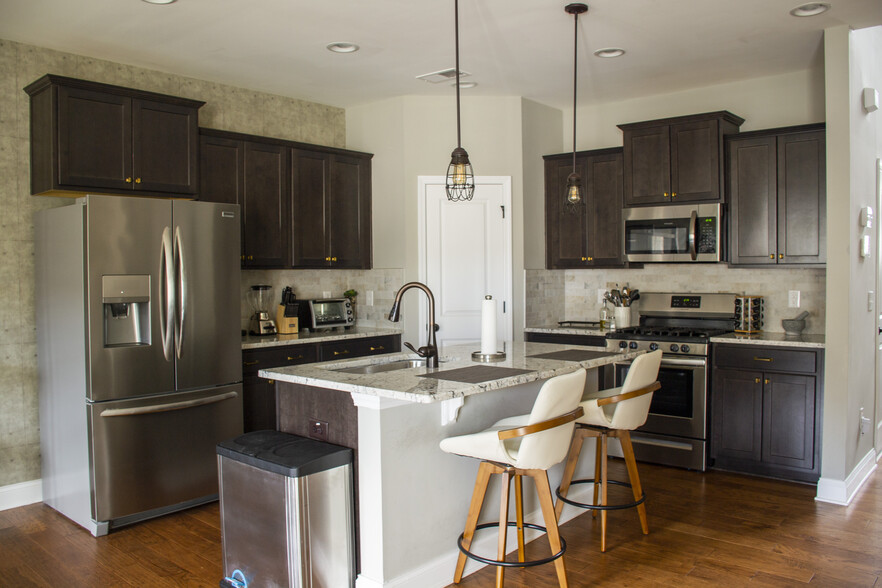 Kitchen - 1008 Latitude Dr