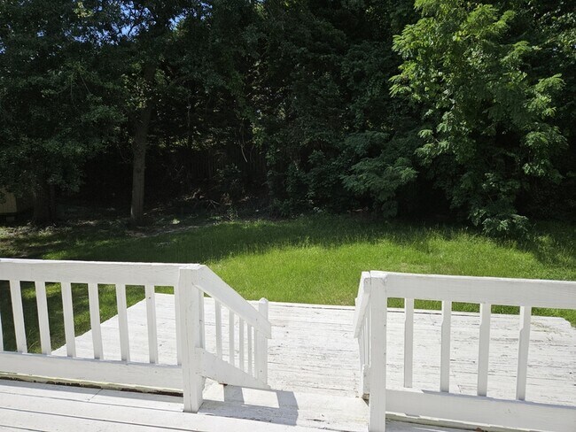 Building Photo - 1617 Hennessy Pl