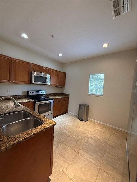 Building Photo - 122 Vista Verdi Cir
