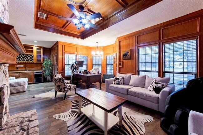 Building Photo - 4517 River Park Dr