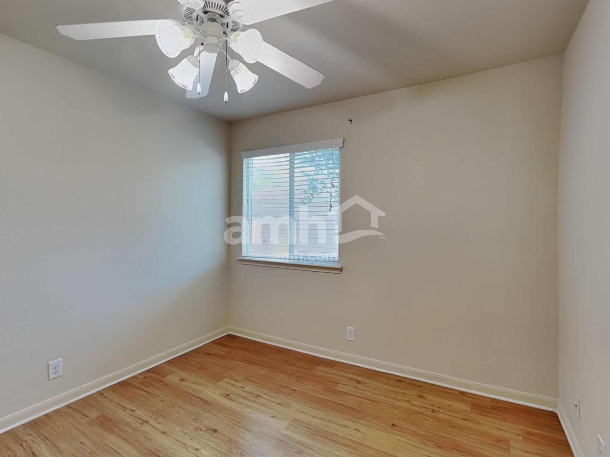 Building Photo - 2129 Hazelwood Dr