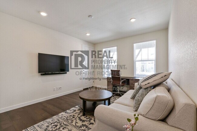 Building Photo - 2888 Fractus St