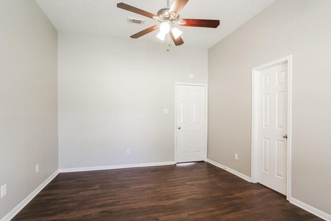 Building Photo - 3030 Hummingbird Ln