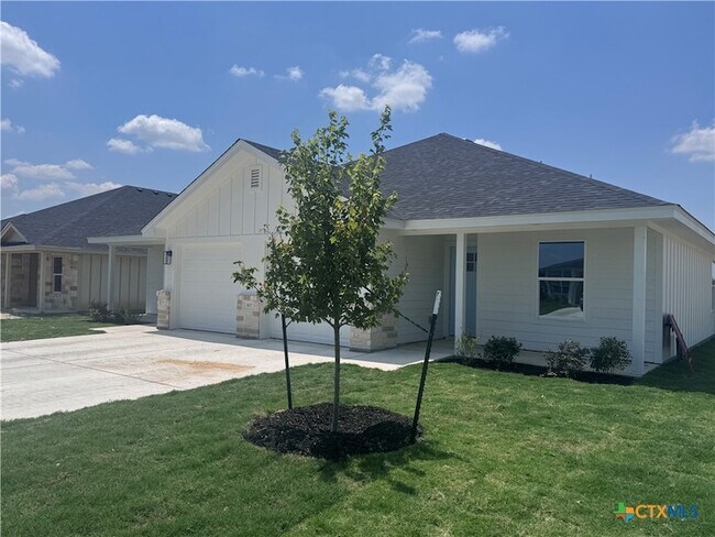 Building Photo - 907 Smoke Tree Ln