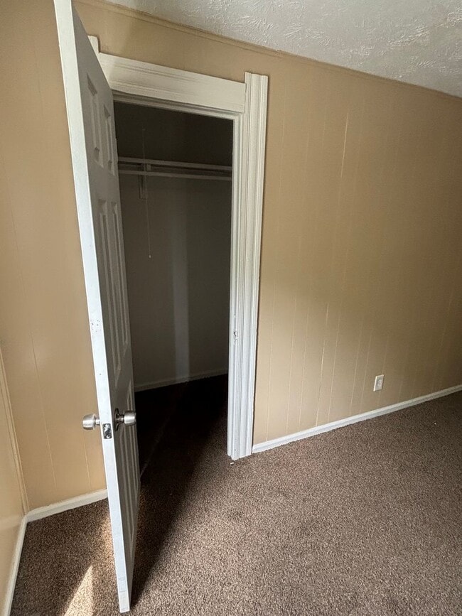 Building Photo - SECTION 8 and EDEN ACCEPTED!! A fully spacious renovated 4-bedroom-1 bathroom Home!