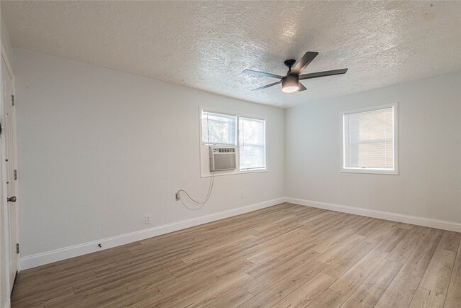 Building Photo - 2303 Rosewood St