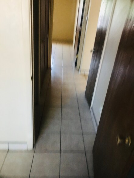 Building Photo - 417 Vassar Ct