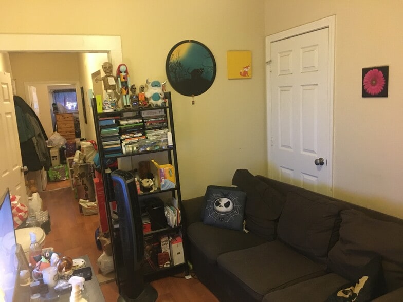 Building Photo - 194 Bennington St