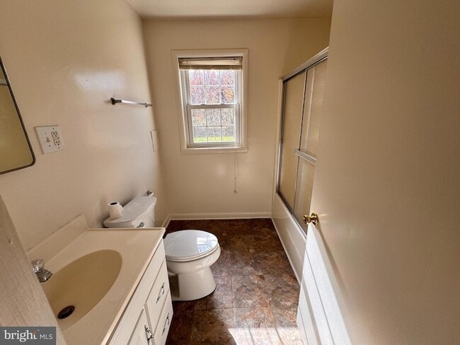 Building Photo - 2 Sundale Ln