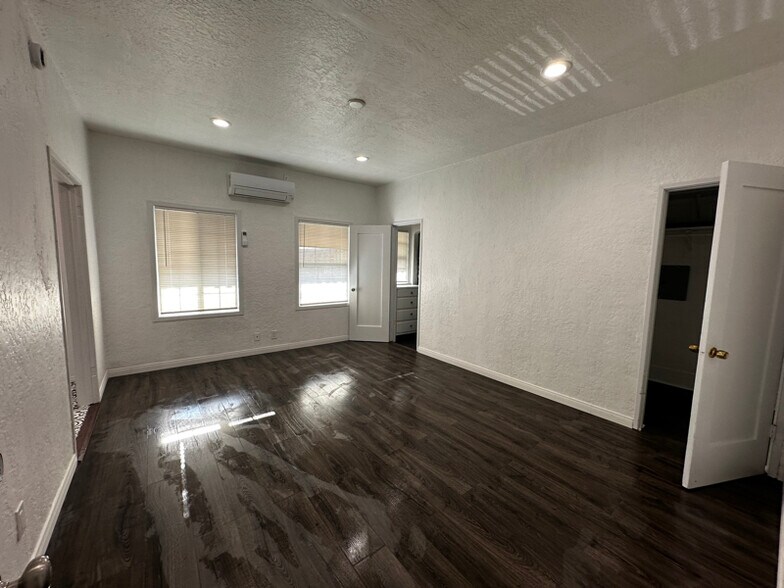 Building Photo - 216 E Valencia Ave