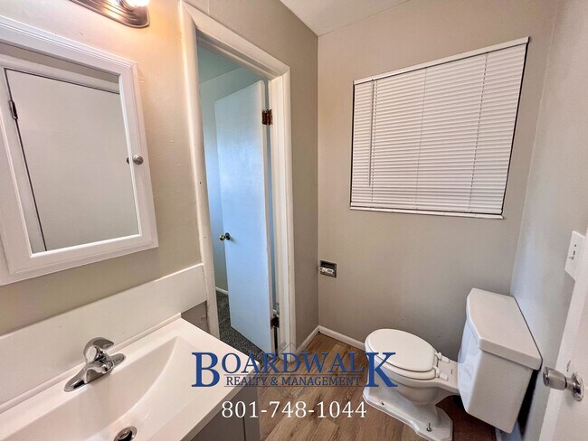 Building Photo - Awesome Sandy 5 Bed 2 Bath House!