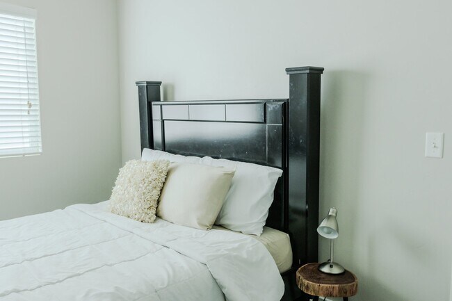 Building Photo - 14851 Chimney Pass Dr