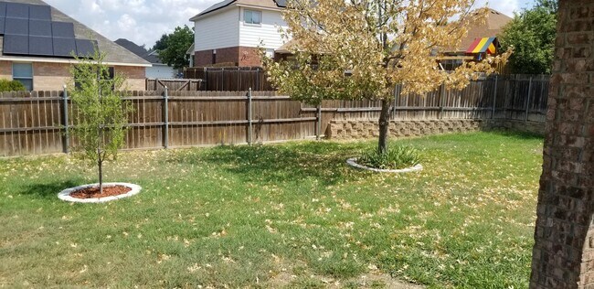 Building Photo - 207 Ponderosa Dr