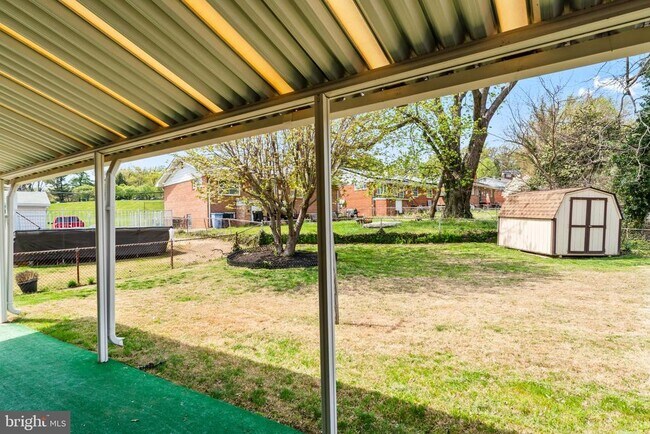 Building Photo - 2521 Fairhill Dr