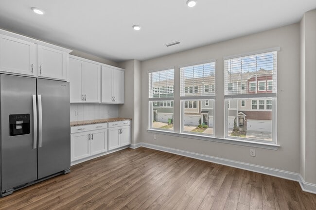 Building Photo - 2888 Macintosh Woods Dr