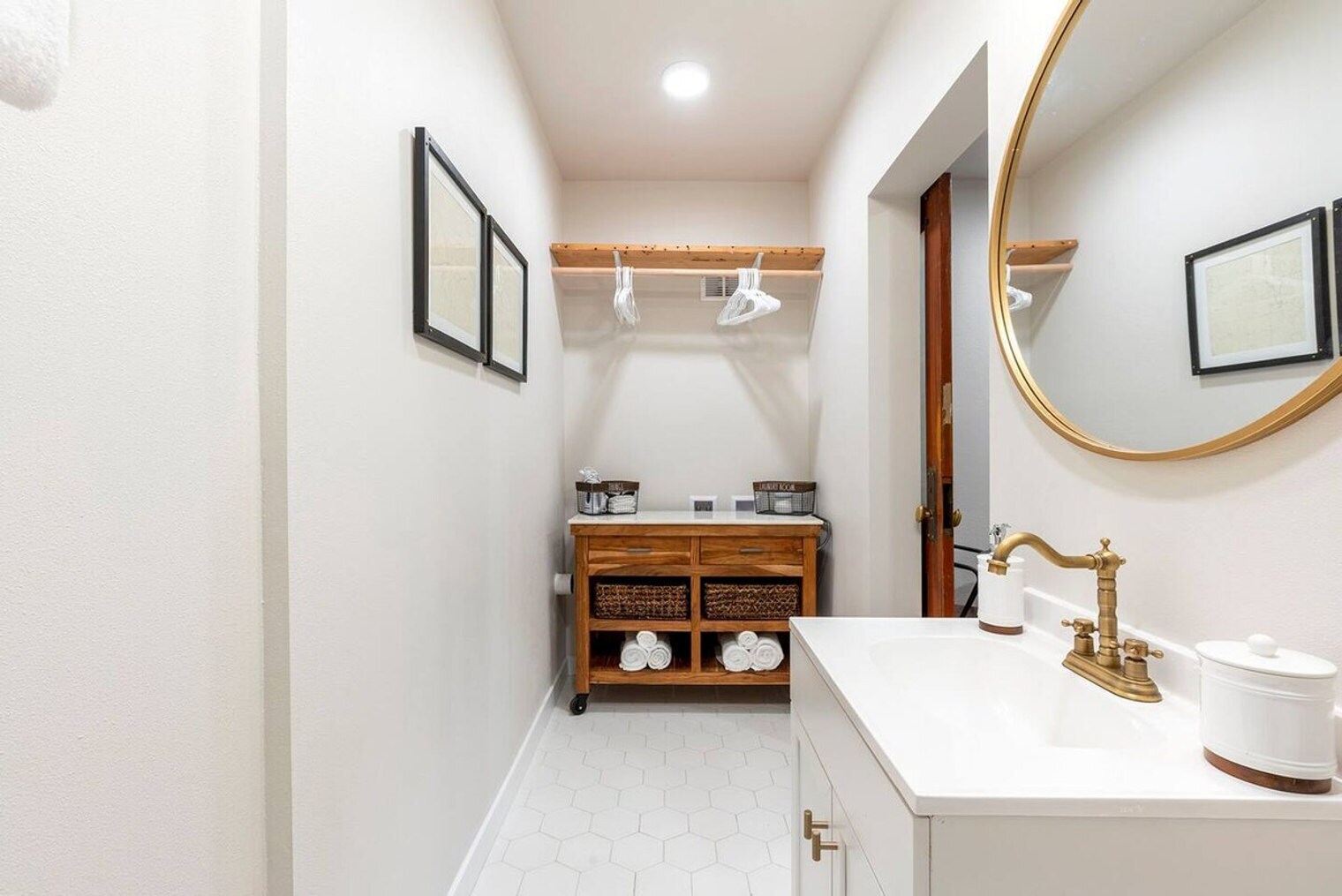 Building Photo - 611 N Cedar St