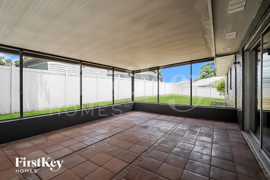 Building Photo - 818 Black Knight Dr