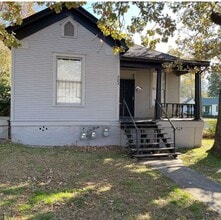 Building Photo - 923 Abigail St