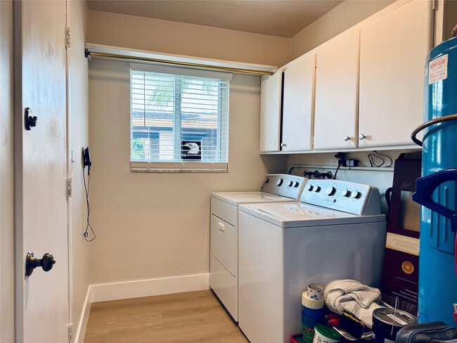 Building Photo - 1780 NW 39th Pl