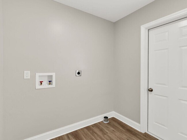 Building Photo - Oak Ridge 37830 - 3 bedroom 2 bath duplex ...