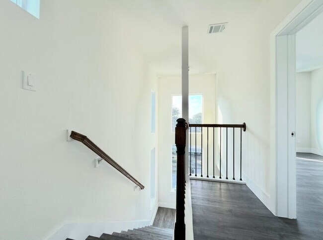 Building Photo - 6717 St Augustine St