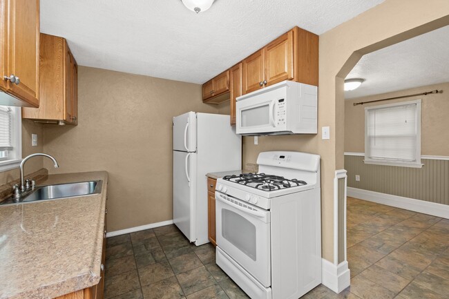 Building Photo - Stunning 2 bedroom home in North Versaille...